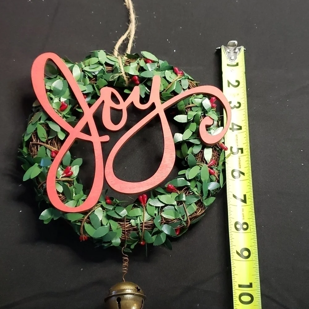 NWOT- Boxwood Wreath with Joy, 8